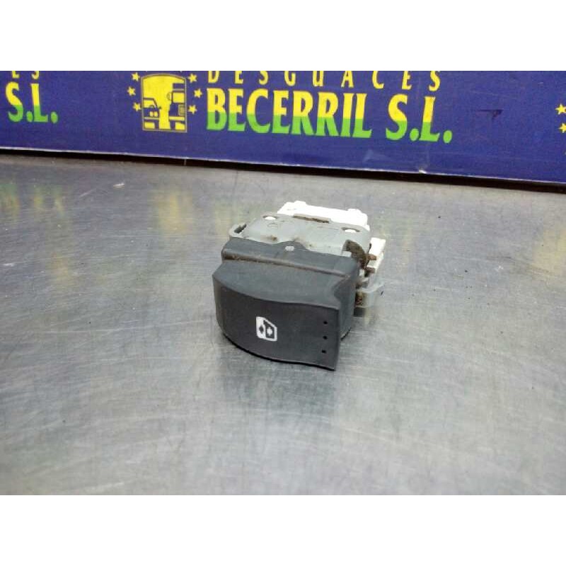 Recambio de mando elevalunas trasero izquierdo para renault scenic ii 1.9 dci diesel fap referencia OEM IAM Recambio de mando elevalunas trasero izquierdo para renault scenic ii 1.9 dci diesel fap referencia OEM IAM