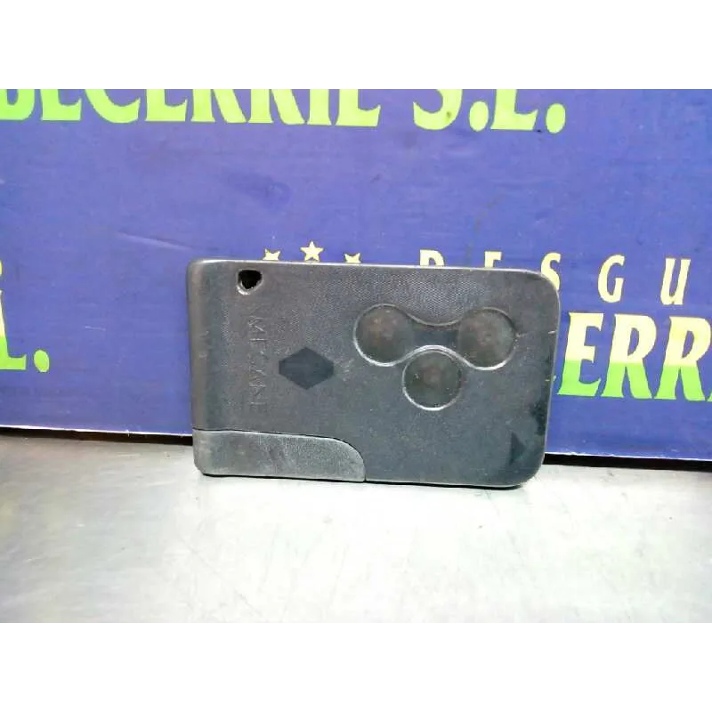 Recambio de tarjeta para renault megane ii classic berlina confort authentique referencia OEM IAM Recambio de tarjeta para renault megane ii classic berlina confort authentique referencia OEM IAM