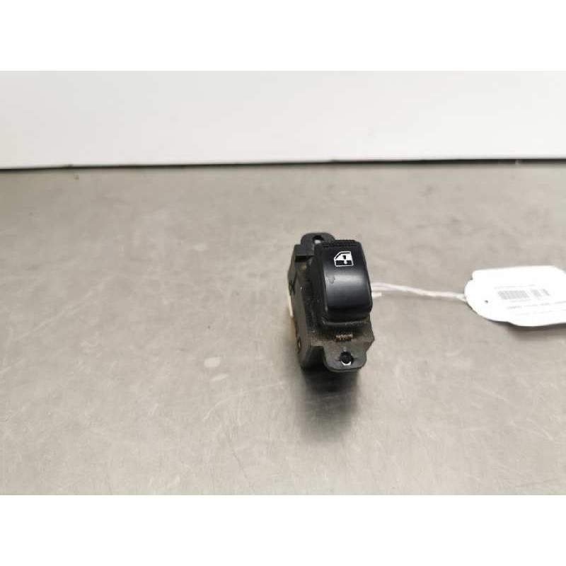 Recambio de mando elevalunas trasero derecho para kia rio ls berlina (5-ptas.) referencia OEM IAM Recambio de mando elevalunas trasero derecho para kia rio ls berlina (5-ptas.) referencia OEM IAM