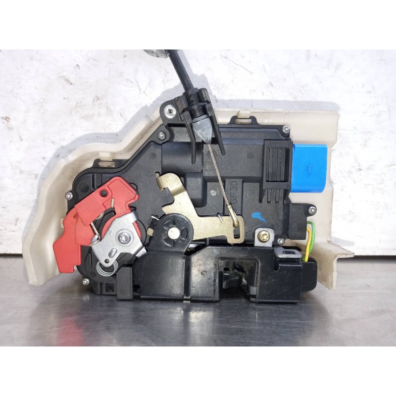 Recambio de cerradura puerta delantera izquierda para volkswagen touran (1t1) conceptline referencia OEM IAM Recambio de cerradura puerta delantera izquierda para volkswagen touran (1t1) conceptline referencia OEM IAM