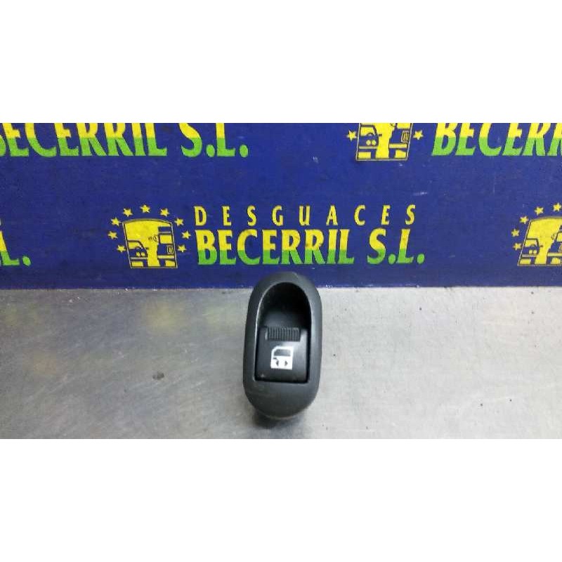 Recambio de mando elevalunas trasero derecho para peugeot 1007 sporty referencia OEM IAM Recambio de mando elevalunas trasero derecho para peugeot 1007 sporty referencia OEM IAM