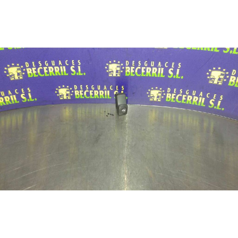 Recambio de mando elevalunas delantero derecho para renault scenic (ja..) 1.9 dti century referencia OEM IAM 7700432962 Recambio de mando elevalunas delantero derecho para renault scenic (ja..) 1.9 dti century referencia OEM IAM 7700432962