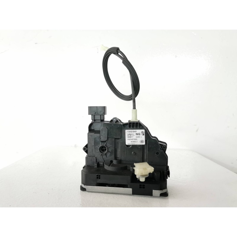Recambio de cerradura puerta delantera derecha para opel corsa e selective referencia OEM IAM 13431840  