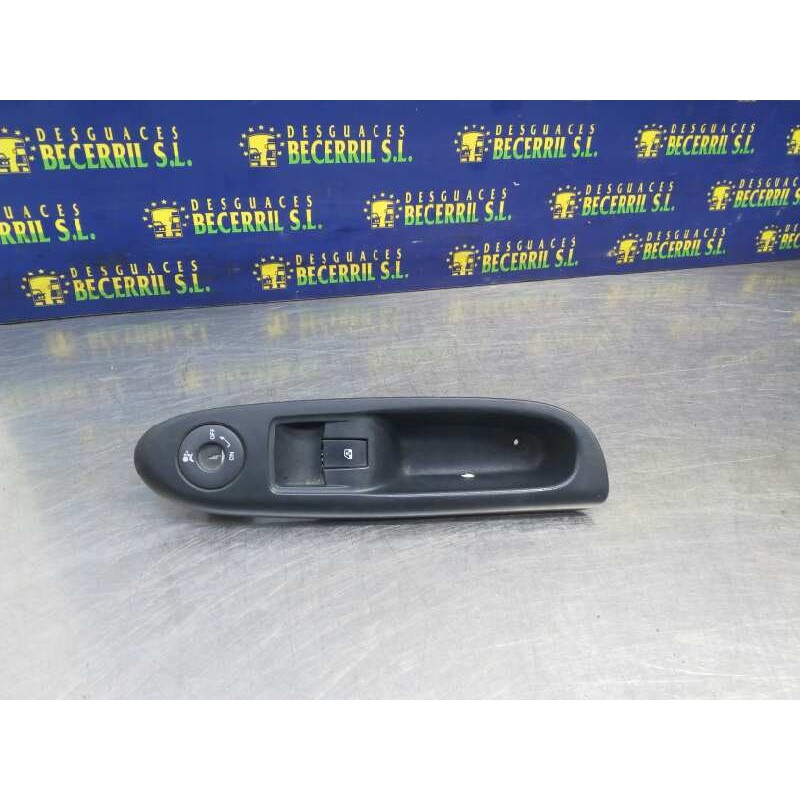 Recambio de mando elevalunas delantero derecho para renault clio ii fase i (b/cbo) referencia OEM IAM Recambio de mando elevalunas delantero derecho para renault clio ii fase i (b/cbo) referencia OEM IAM