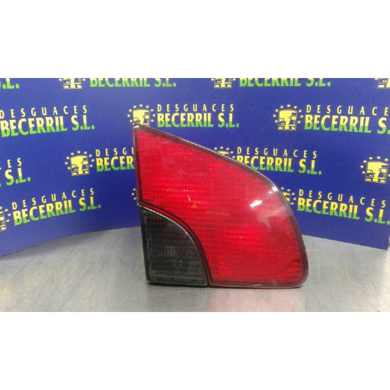 Recambio de piloto trasero central izquierdo para peugeot 406 break (s1/s2) st td referencia OEM IAM Recambio de piloto trasero central izquierdo para peugeot 406 break (s1/s2) st td referencia OEM IAM