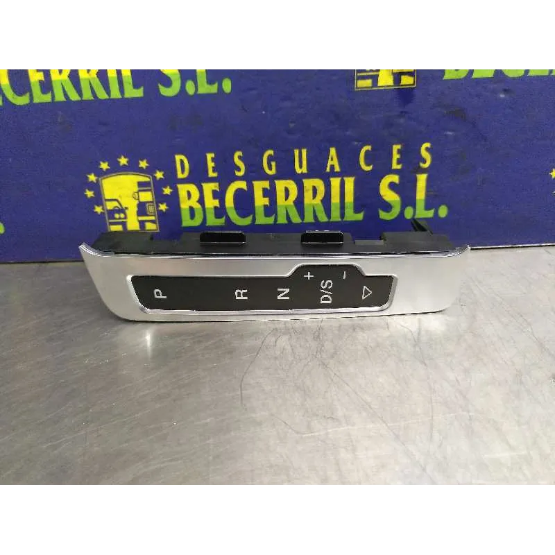 Recambio de panel indicador marchas para audi a4 ber. (b8) básico referencia OEM IAM 8R17134633Q7  