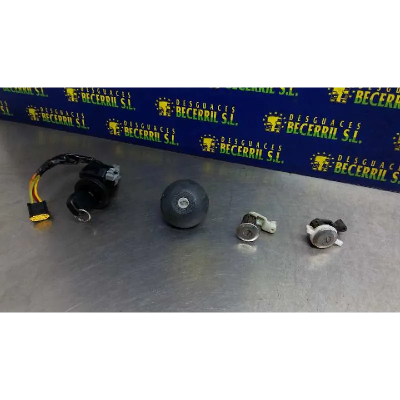 Recambio de bombin puerta delantera izquierda para renault clio i fase i+ii (b/c57) referencia OEM IAM Recambio de bombin puerta delantera izquierda para renault clio i fase i+ii (b/c57) referencia OEM IAM