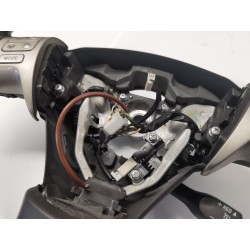 Recambio de volante para toyota corolla (e15) luna referencia OEM IAM   
