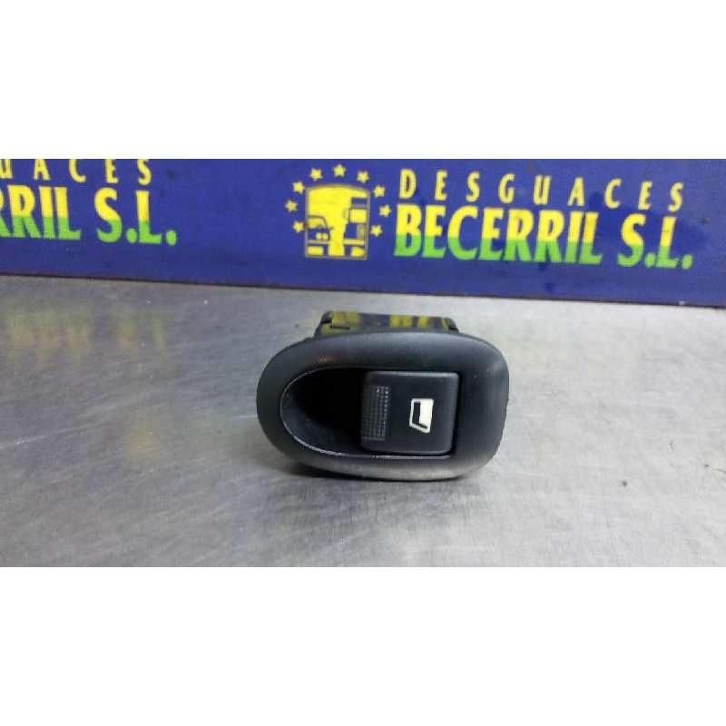 Recambio de mando elevalunas trasero derecho para peugeot 406 break (s1/s2) sr pack referencia OEM IAM Recambio de mando elevalunas trasero derecho para peugeot 406 break (s1/s2) sr pack referencia OEM IAM
