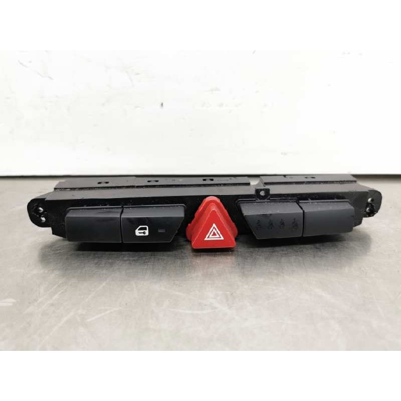 Recambio de warning para kia cee´d sporty wagon tx referencia OEM IAM 937001H000 937001H010 202006302 Recambio de warning para kia cee´d sporty wagon tx referencia OEM IAM 937001H000 937001H010 202006302