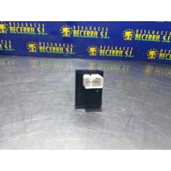 Recambio de mando elevalunas delantero derecho para hyundai coupe (gk) 2.7 v6 gls referencia OEM IAM 935752C100  