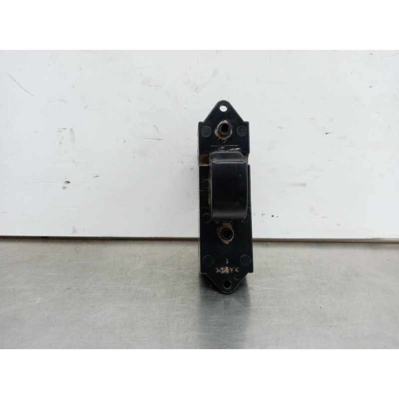 Recambio de mando elevalunas trasero derecho para mitsubishi l 200 (ka0/kb0) cabina doble intense 4x4 referencia OEM IAM Recambio de mando elevalunas trasero derecho para mitsubishi l 200 (ka0/kb0) cabina doble intense 4x4 referencia OEM IAM
