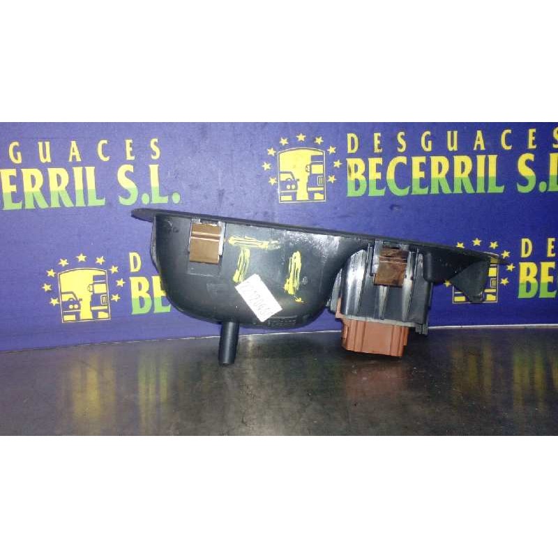 Recambio de mando elevalunas trasero izquierdo para renault laguna ii (bg0) dynamique referencia OEM IAM 8200220507 Recambio de mando elevalunas trasero izquierdo para renault laguna ii (bg0) dynamique referencia OEM IAM 8200220507
