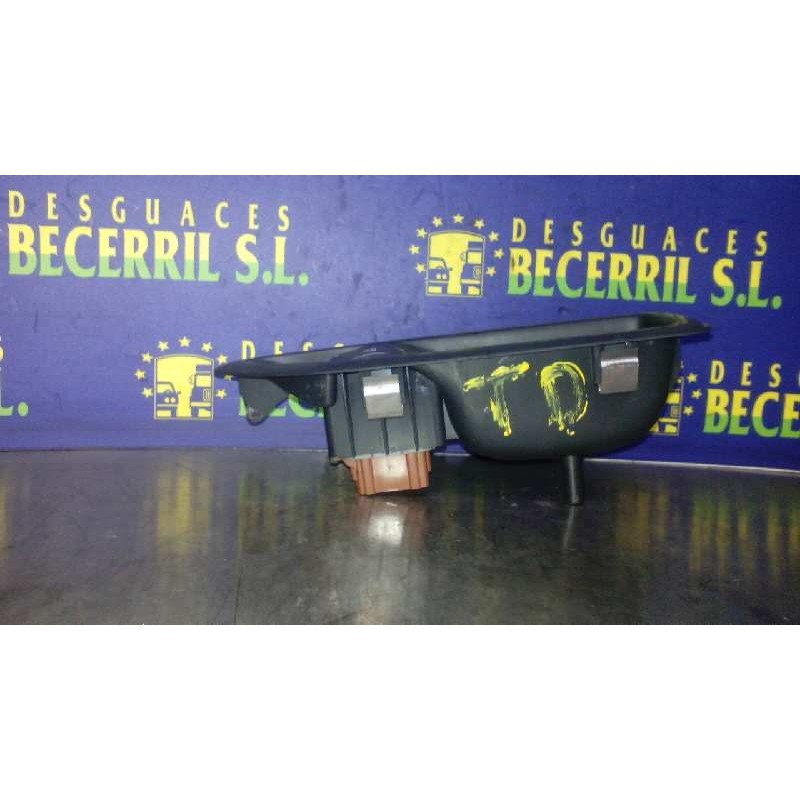 Recambio de mando elevalunas trasero derecho para renault laguna ii (bg0) dynamique referencia OEM IAM 8200220507 Recambio de mando elevalunas trasero derecho para renault laguna ii (bg0) dynamique referencia OEM IAM 8200220507