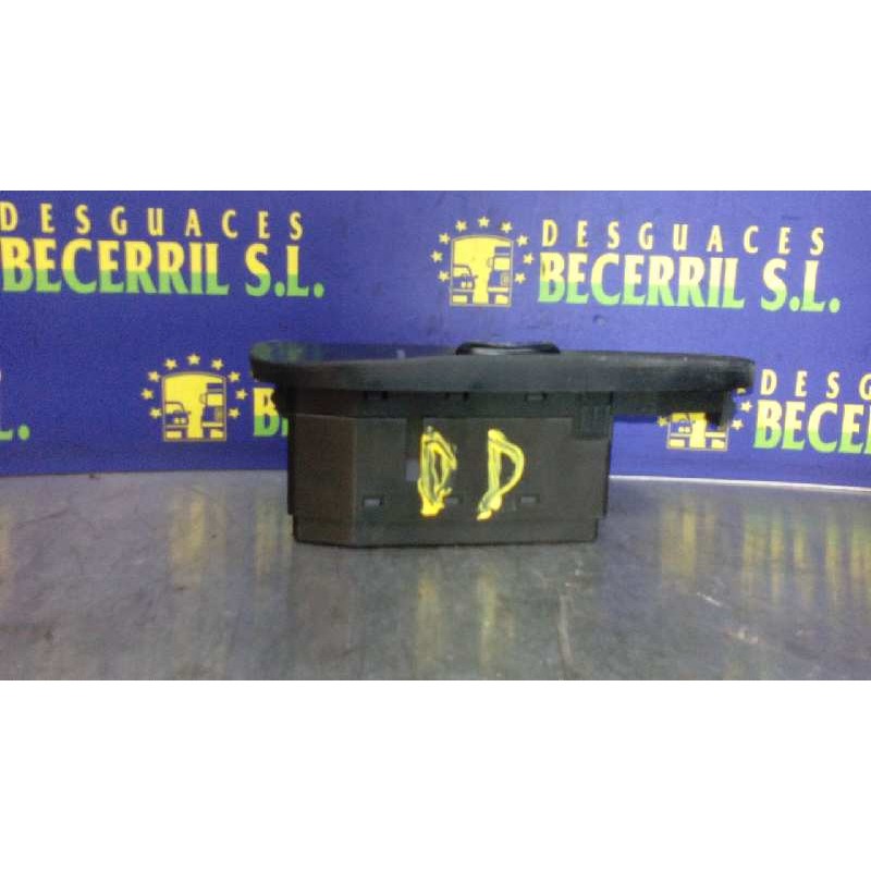 Recambio de mando elevalunas delantero derecho para hyundai coupe (rd) 1.6 fx referencia OEM IAM 9358027000 Recambio de mando elevalunas delantero derecho para hyundai coupe (rd) 1.6 fx referencia OEM IAM 9358027000