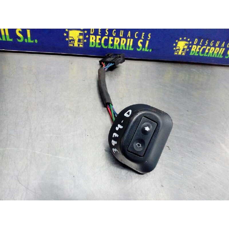 Recambio de mando elevalunas delantero derecho para renault clio ii fase i (b/cbo) 1.2 alize referencia OEM IAM 8200060046   Recambio de mando elevalunas delantero derecho para renault clio ii fase i (b/cbo) 1.2 alize referencia OEM IAM 8200060046