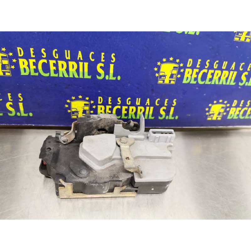 Recambio de cerradura puerta trasera derecha para peugeot 206 berlina x-line referencia OEM IAM Recambio de cerradura puerta trasera derecha para peugeot 206 berlina x-line referencia OEM IAM