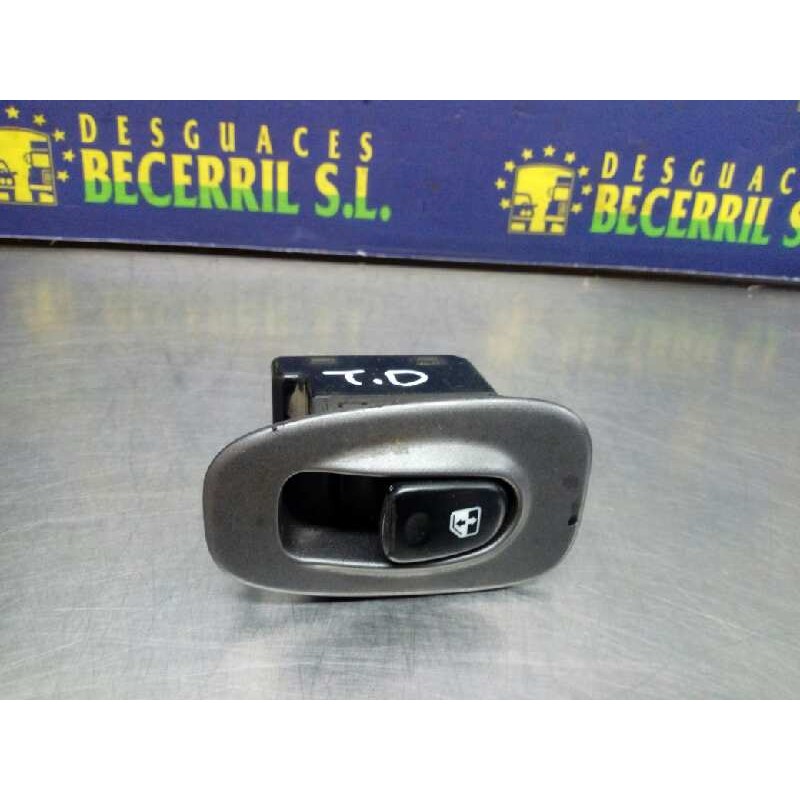 Recambio de mando elevalunas trasero derecho para hyundai accent (x3) 1.3 gls automático referencia OEM IAM Recambio de mando elevalunas trasero derecho para hyundai accent (x3) 1.3 gls automático referencia OEM IAM