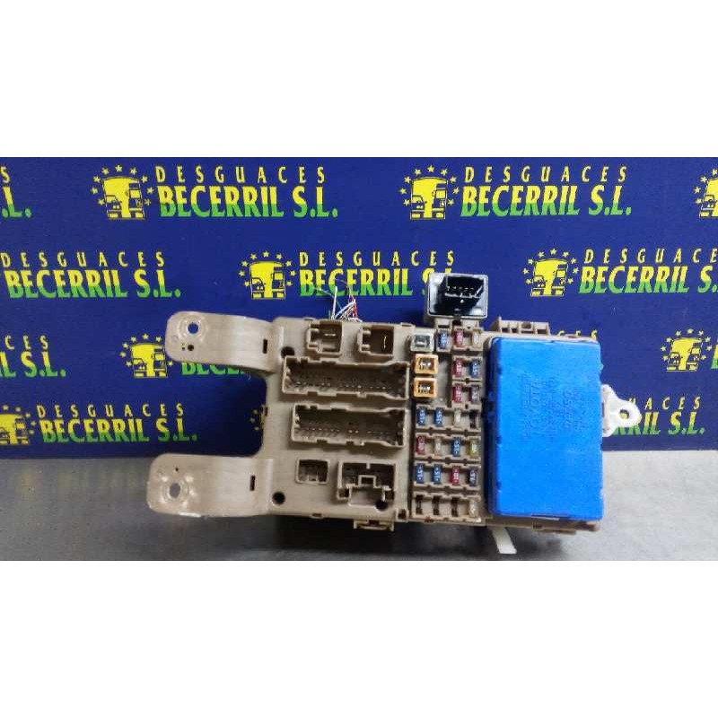 Recambio de caja reles / fusibles para toyota corolla (e12) 2.0 d-4d linea sol berlina referencia OEM IAM 8264102040 MB232300852