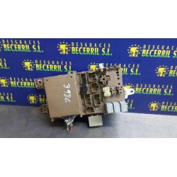 Recambio de caja reles / fusibles para toyota corolla (e12) 2.0 d-4d linea sol berlina referencia OEM IAM 8264102040 MB232300852