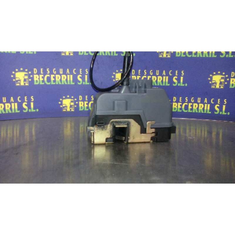 Recambio de cerradura puerta trasera derecha para renault laguna ii grandtour (kg0) initiale referencia OEM IAM 8200000658  