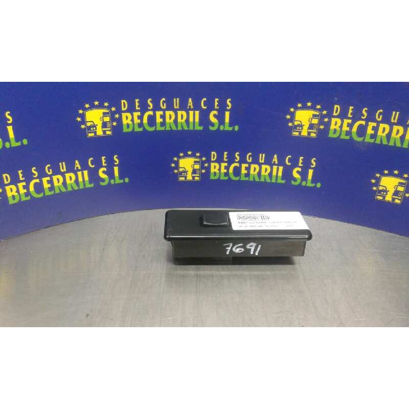 Recambio de mando elevalunas delantero derecho para volvo serie 460 1.8i action referencia OEM IAM Recambio de mando elevalunas delantero derecho para volvo serie 460 1.8i action referencia OEM IAM