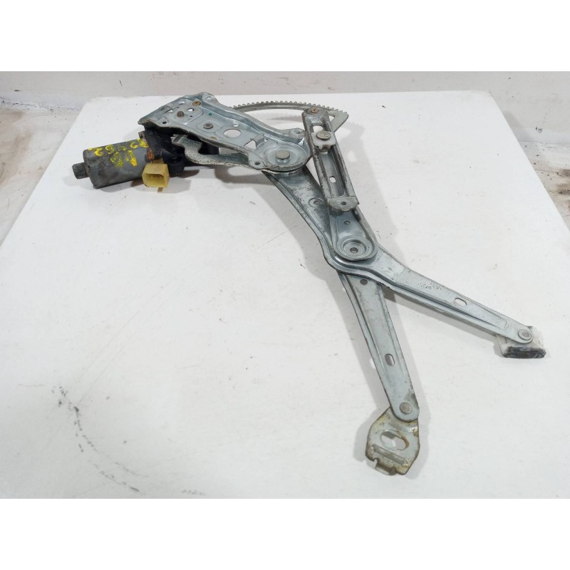 Recambio de elevalunas delantero derecho para mercedes clase c (w202) berlina 250 td (202.128) referencia OEM IAM Recambio de elevalunas delantero derecho para mercedes clase c (w202) berlina 250 td (202.128) referencia OEM IAM