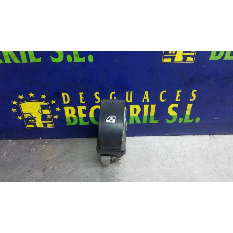 Recambio de mando elevalunas trasero izquierdo para renault scenic ii emotion plus referencia OEM IAM 2808202  