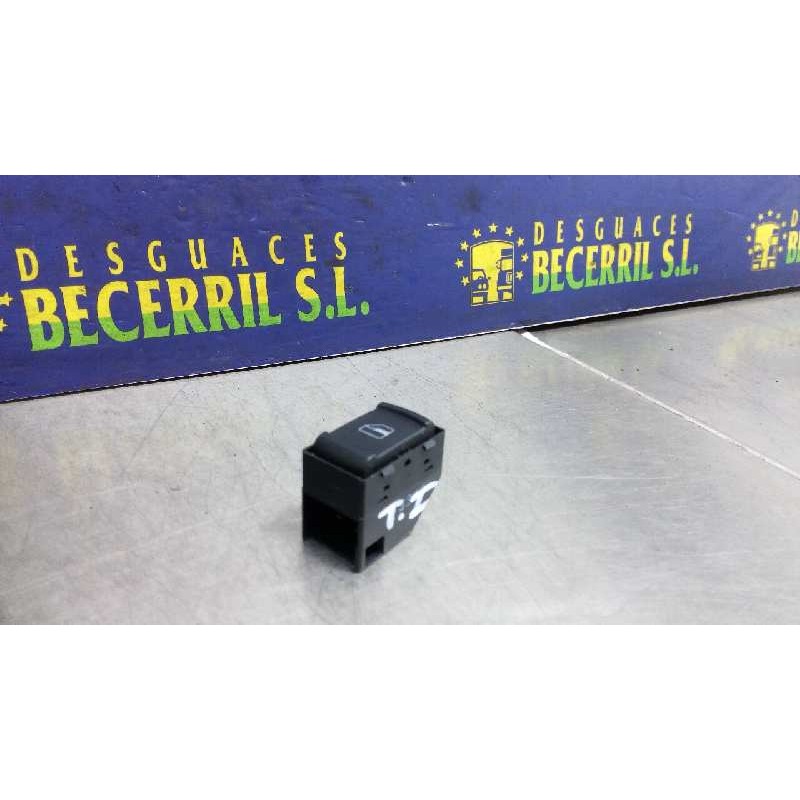 Recambio de mando elevalunas trasero izquierdo para volkswagen passat berlina (3b2) comfortline referencia OEM IAM Recambio de mando elevalunas trasero izquierdo para volkswagen passat berlina (3b2) comfortline referencia OEM IAM
