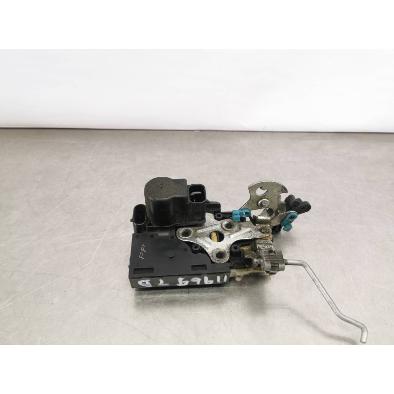 Recambio de cerradura puerta trasera derecha para chevrolet aveo ls referencia OEM IAM Recambio de cerradura puerta trasera derecha para chevrolet aveo ls referencia OEM IAM