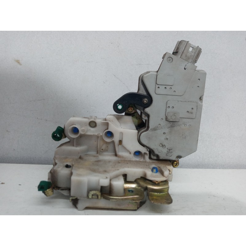 Recambio de cerradura puerta delantera derecha para nissan primera berlina (p11) básico referencia OEM IAM Recambio de cerradura puerta delantera derecha para nissan primera berlina (p11) básico referencia OEM IAM
