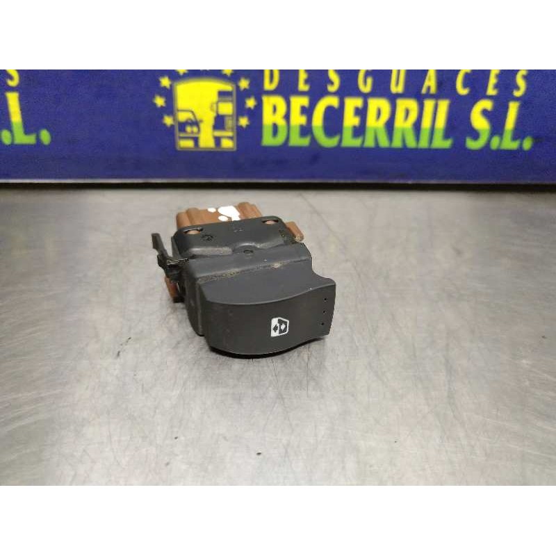 Recambio de mando elevalunas trasero derecho para renault laguna ii (bg0) confort authentique referencia OEM IAM 8200016014 2648 Recambio de mando elevalunas trasero derecho para renault laguna ii (bg0) confort authentique referencia OEM IAM 8200016014 2648