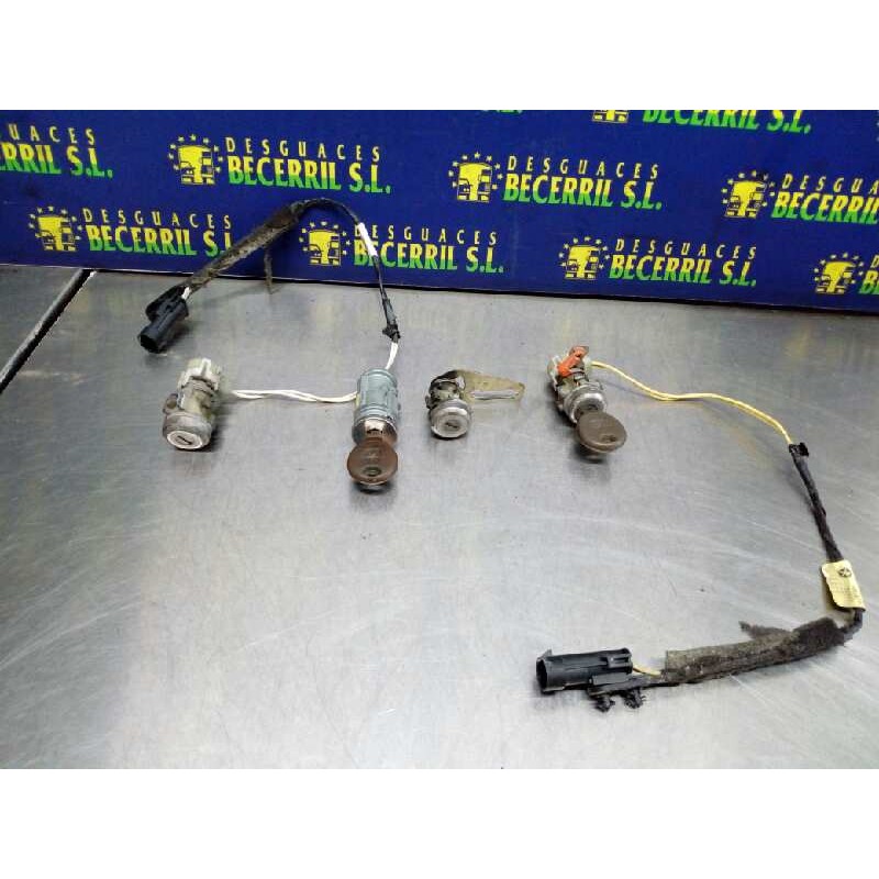 Recambio de bombin puerta delantera izquierda para chrysler voyager (gs) 2.0 family referencia OEM IAM 04778124 Recambio de bombin puerta delantera izquierda para chrysler voyager (gs) 2.0 family referencia OEM IAM 04778124