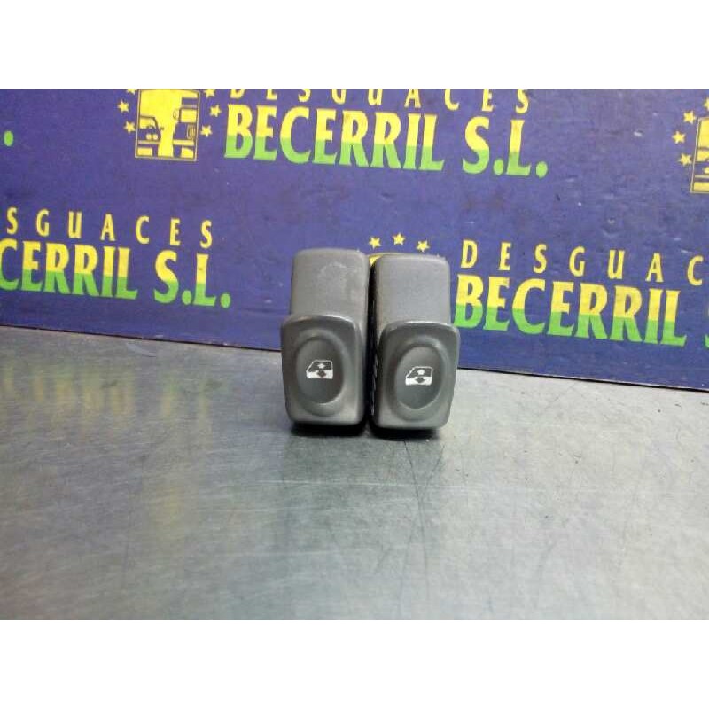 Recambio de mando elevalunas delantero izquierdo para renault scenic (ja..) 1.9 d rt referencia OEM IAM 7700432962 Recambio de mando elevalunas delantero izquierdo para renault scenic (ja..) 1.9 d rt referencia OEM IAM 7700432962