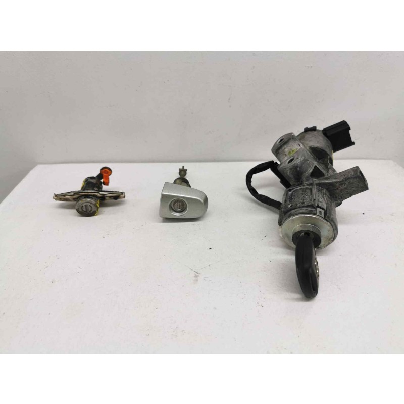 Recambio de antirrobo para toyota avensis berlina (t25) 2.0 executive berlina (5-ptas.) referencia OEM IAM Recambio de antirrobo para toyota avensis berlina (t25) 2.0 executive berlina (5-ptas.) referencia OEM IAM