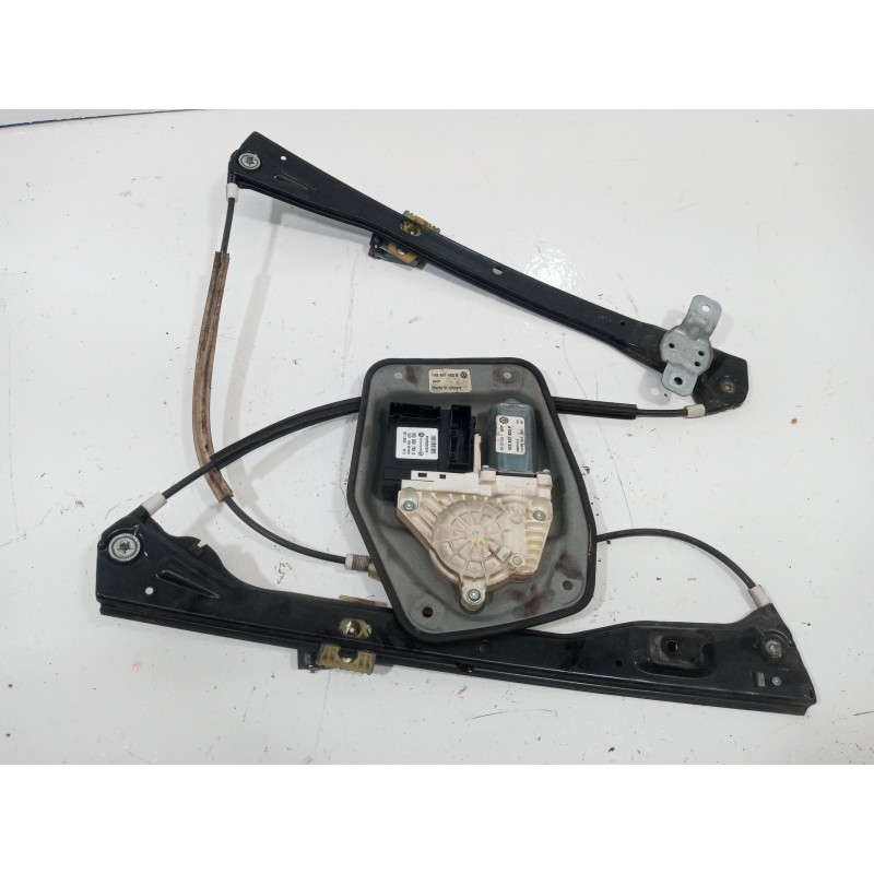 Recambio de elevalunas delantero derecho para volkswagen jetta (1k2) advance referencia OEM IAM 1K5837462B Recambio de elevalunas delantero derecho para volkswagen jetta (1k2) advance referencia OEM IAM 1K5837462B