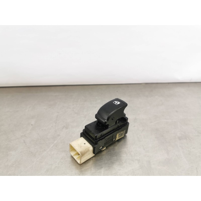 Recambio de mando elevalunas delantero derecho para chevrolet aveo ls referencia OEM IAM Recambio de mando elevalunas delantero derecho para chevrolet aveo ls referencia OEM IAM