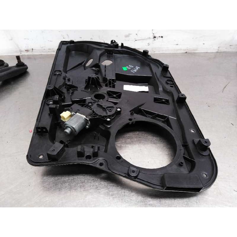 Recambio de elevalunas delantero derecho para ford fiesta (cb1) trend referencia OEM IAM 8A6114553A  