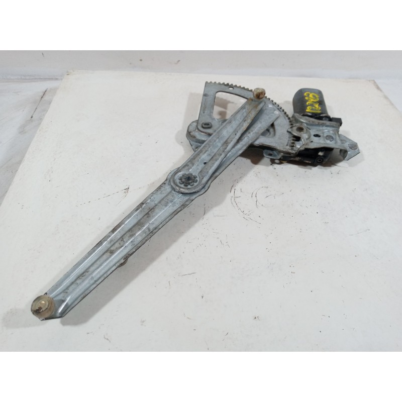 Recambio de elevalunas delantero derecho para peugeot 205 berlina 1.8 d generation referencia OEM IAM Recambio de elevalunas delantero derecho para peugeot 205 berlina 1.8 d generation referencia OEM IAM