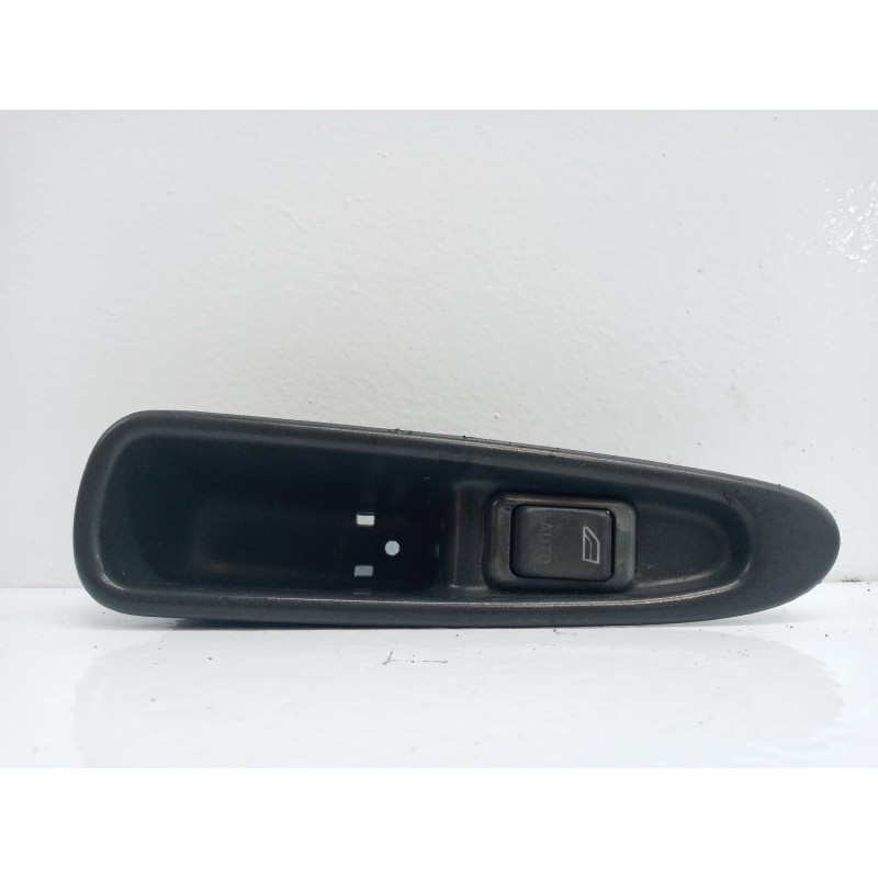 Recambio de mando elevalunas delantero derecho para volvo v40 familiar 1.8i referencia OEM IAM 03458221  