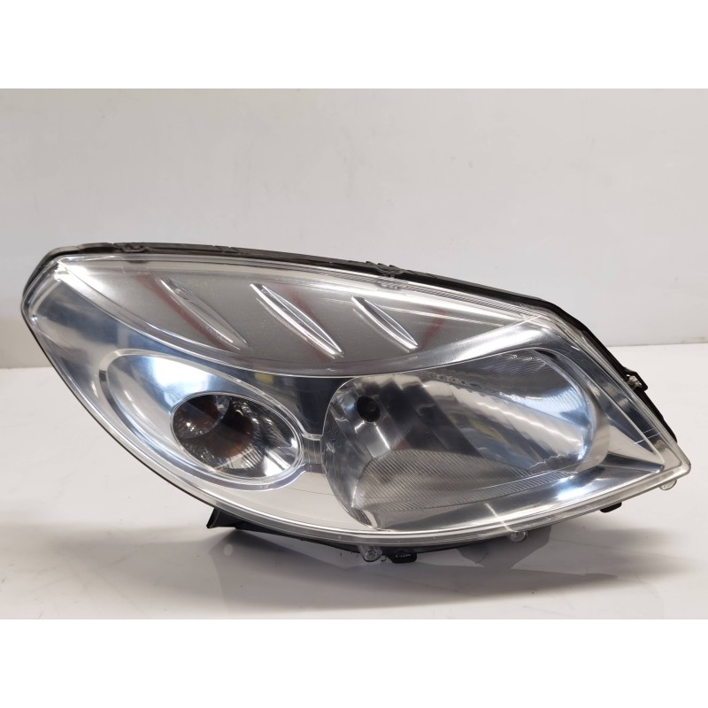 Recambio de faro derecho para dacia sandero básico referencia OEM IAM 8200733877  