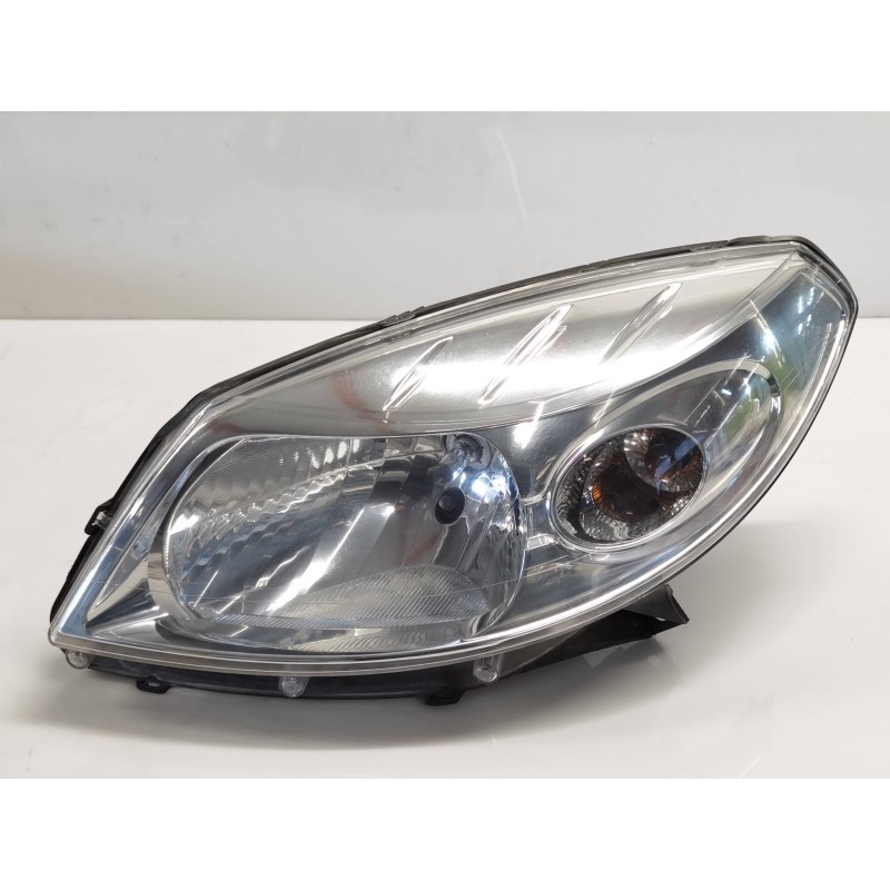 Recambio de faro izquierdo para dacia sandero básico referencia OEM IAM 8200733878  