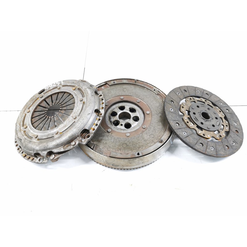Recambio de kit de embrague para volvo c30 1.6 d referencia OEM IAM 9M517563AA 9M517550AA 201878004727 Recambio de kit de embrague para volvo c30 1.6 d referencia OEM IAM 9M517563AA 9M517550AA 201878004727