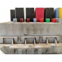 Recambio de caja reles / fusibles para fiat punto berlina (188) 1.3 16v multijet feel referencia OEM IAM 46835603  