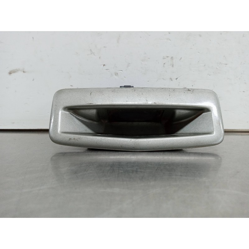 Recambio de maneta exterior porton para renault megane ii classic berlina dynamique referencia OEM IAM Recambio de maneta exterior porton para renault megane ii classic berlina dynamique referencia OEM IAM