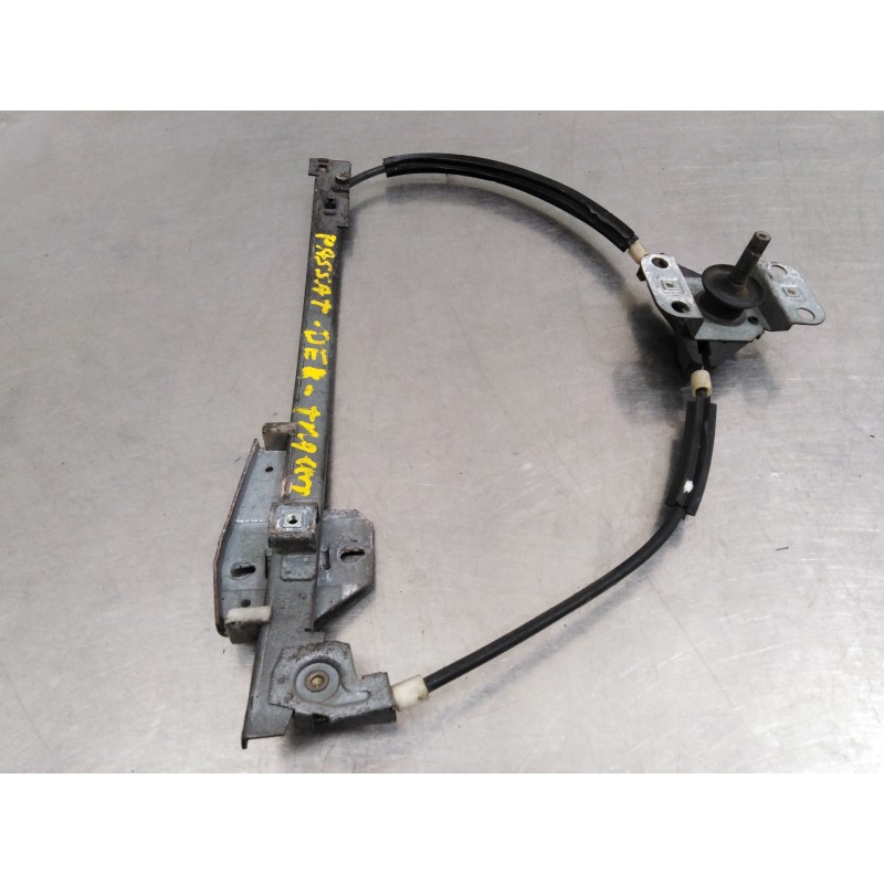 Recambio de elevalunas trasero derecho para volkswagen passat berlina (312) gl referencia OEM IAM Recambio de elevalunas trasero derecho para volkswagen passat berlina (312) gl referencia OEM IAM