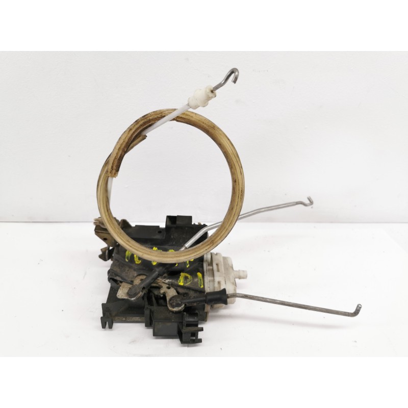 Recambio de cerradura puerta delantera izquierda para audi a4 berlina (b5) 1.9 tdi referencia OEM IAM Recambio de cerradura puerta delantera izquierda para audi a4 berlina (b5) 1.9 tdi referencia OEM IAM