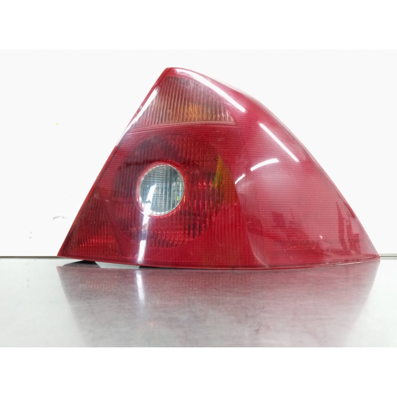 Recambio de piloto trasero derecho para ford mondeo berlina (ge) ghia referencia OEM IAM Recambio de piloto trasero derecho para ford mondeo berlina (ge) ghia referencia OEM IAM