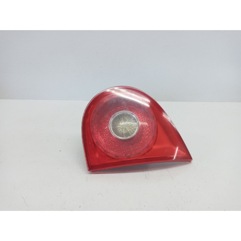 Recambio de piloto trasero central derecho para volkswagen golf v berlina (1k1) igolf referencia OEM IAM Recambio de piloto trasero central derecho para volkswagen golf v berlina (1k1) igolf referencia OEM IAM