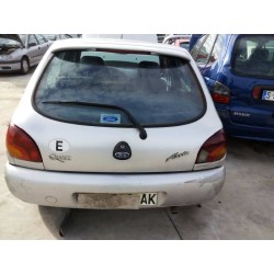 ford fiesta berlina del año 1998